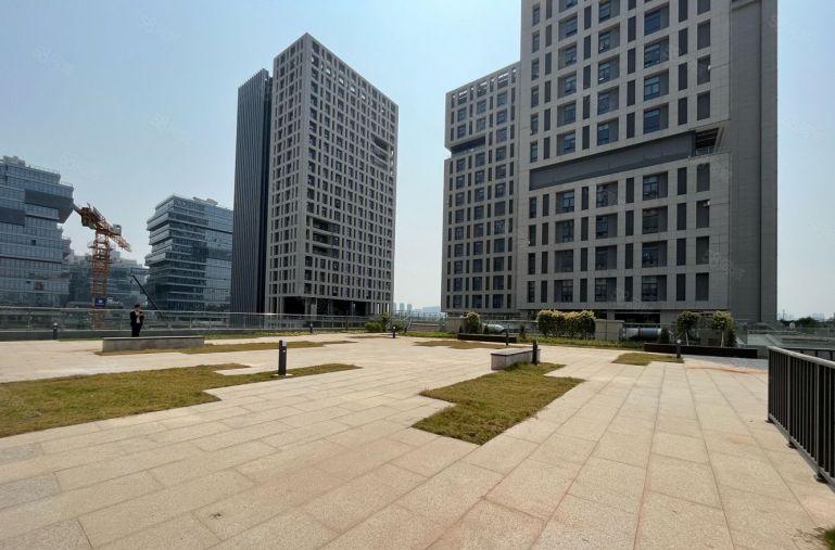 楼村地铁口红本园区楼上精装修700平，实际面积，免租6个月