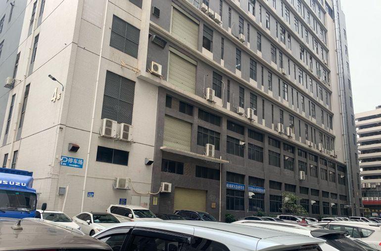 光明田寮大型工业园楼上整层4000平五吨货梯带卸货平台