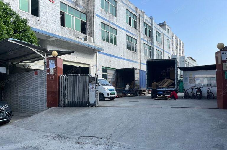 楼村地铁口红本园区楼上精装修700平，实际面积，免租6个月