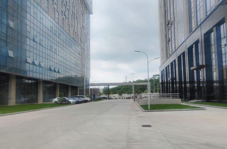 光明凤凰城地铁口原房东红本厂房出租6000平可以分租定制装修