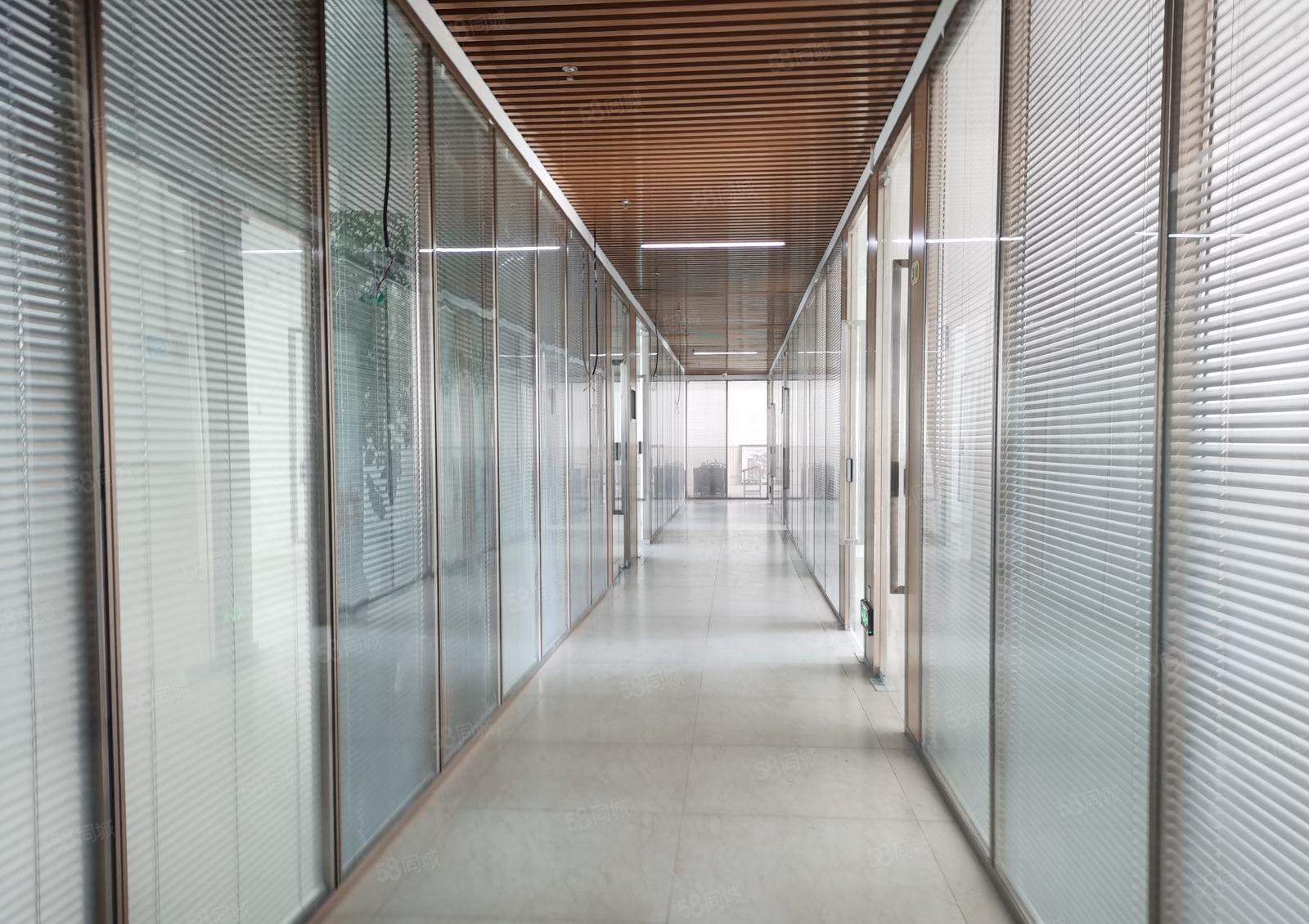 光明凤凰城地铁口厂房50平起租带货梯，可做仓库办公，小加工