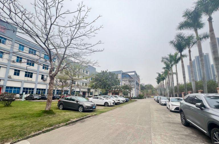 光明凤凰城地铁口附近16000平方独院原房东红本厂房出租可分