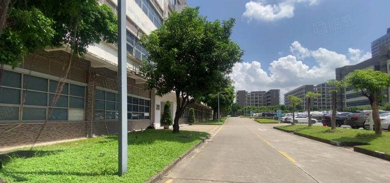 光明凤凰城地铁口原房东6000平精装修厂房出租办公一百平分租