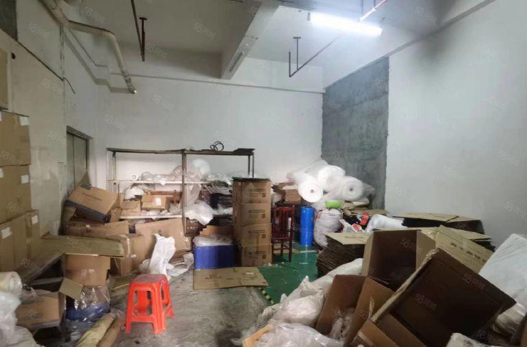 公明西田原注塑厂房出租（880平，带行车，吊机口，价格便宜）