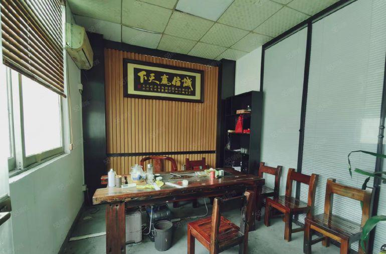 公明李松朗钢构出租1350平带精装办公室，中间无柱使用率高