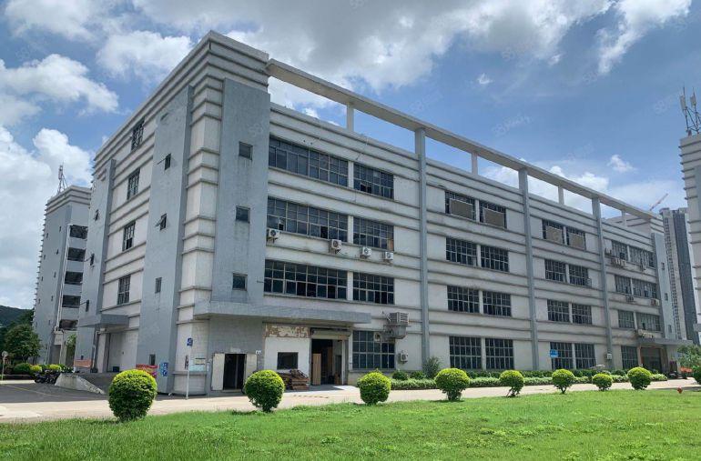 光明主干道旁大型园区2600平厂房出租，可办环评，形象好