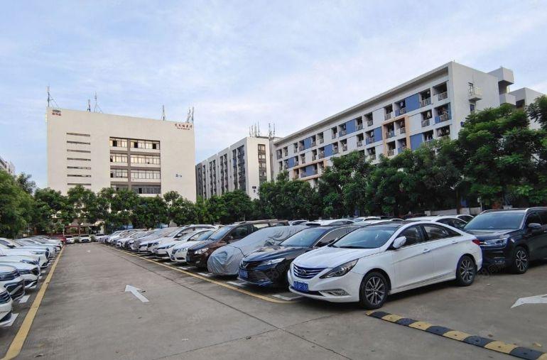 光明田寮工业区楼上2000平厂房出租 全新地坪漆大小可分租