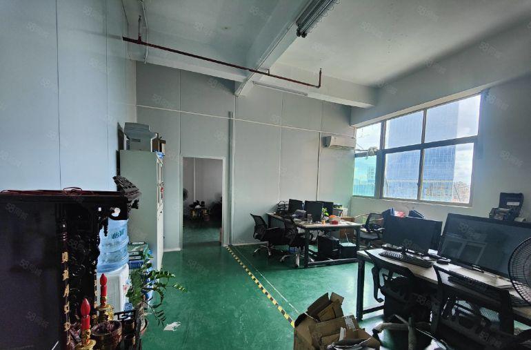 光明龙大高速出口新出楼上精装厂房800平，拎包入住