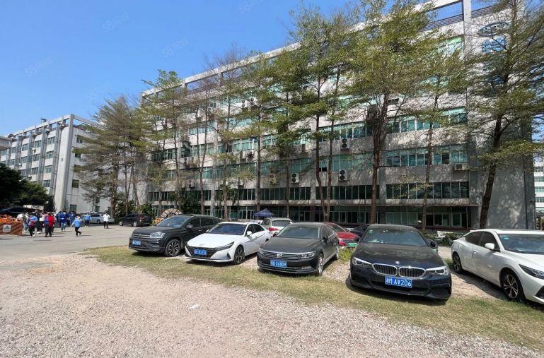 松柏路主路边原房东红本园区楼上精装1800平厂房，大小可分