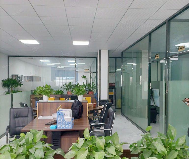 公明马山头2500平精装修厂房出租，超大货梯，价位好谈