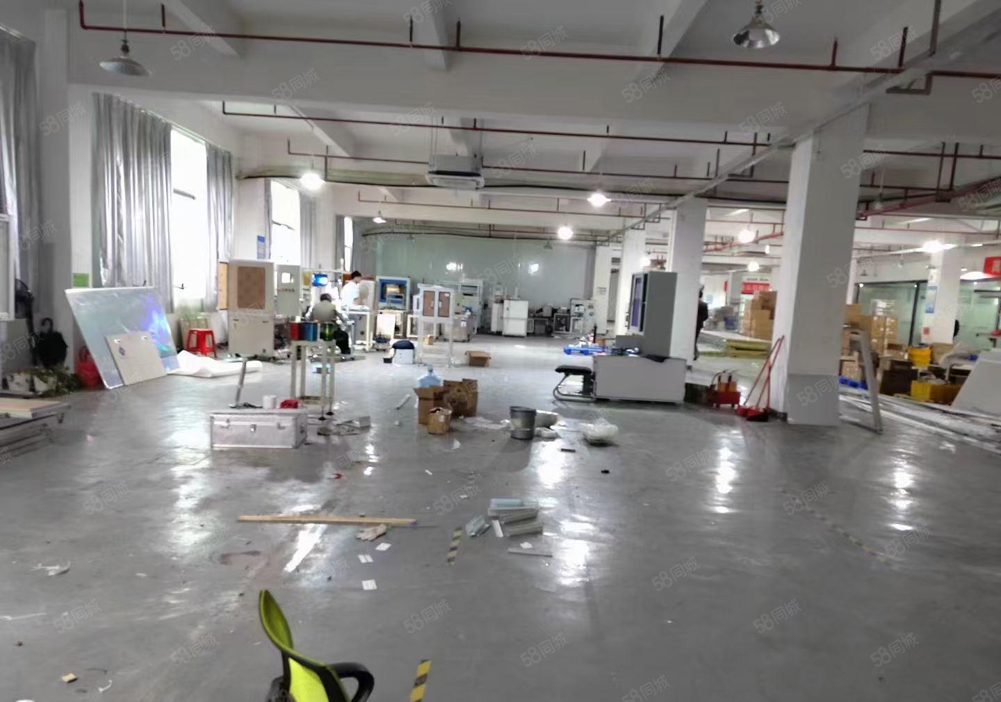 公明上村楼上精装修厂房2000平，水电齐全，形象好，空地超大