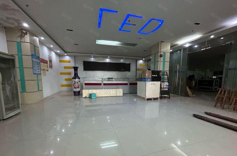 光明长圳高速口原房东楼上1600平精装修厂房出租