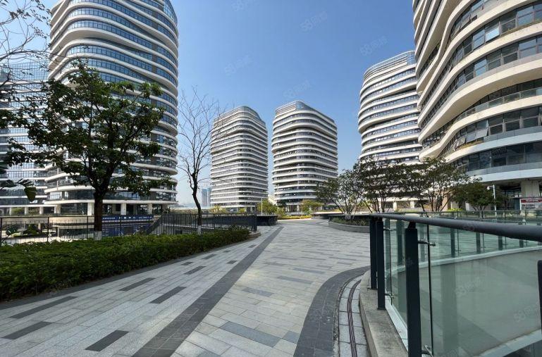 低价出租地铁口红本产业园精装厂房450平，免租6个月起