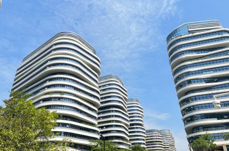 光明凤凰城地铁口 精装修200平5加1格局 带红本物业直租