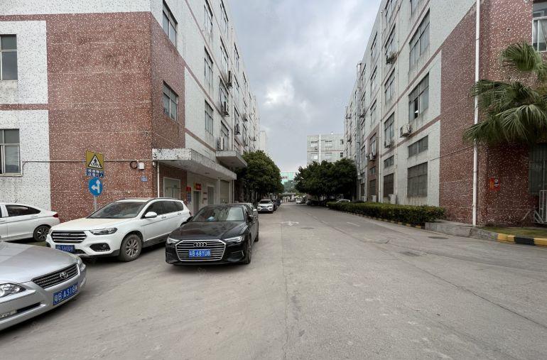 公明田寮楼上1000平标准厂房出租分租 房东急租 无尘车间