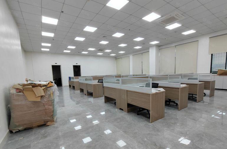 10年合同独门独院出租光明红本厂房出租8千平原房东厂房出租