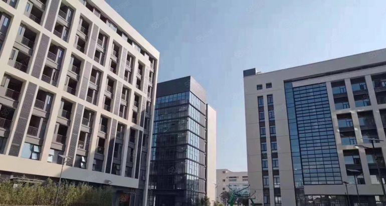 光明宏发工业园新出原房东楼上带装修2000平方厂房出租