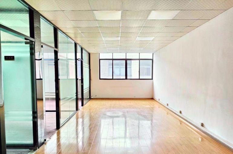 光明原房东楼上1580平米精装修厂房出租