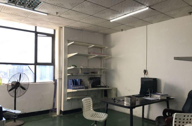 公明甲子塘原设备厂出租650平空地大，停车方便，货梯客梯