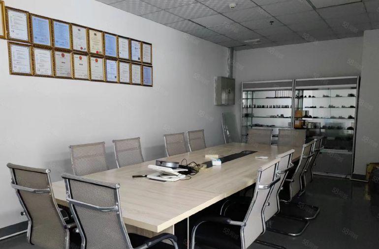 公明蒋石原显示屏厂出租（2400平5吨货梯，食宿配套齐全）