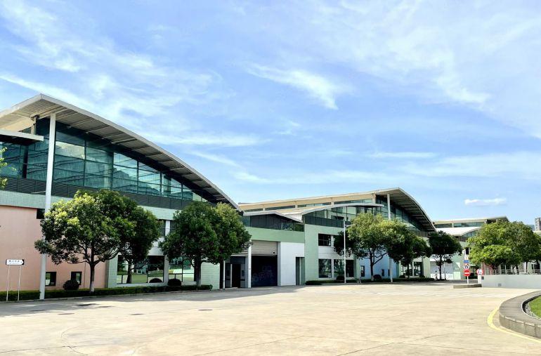 层高9米钢构30000平位于光明龙大高速口，出门国道旁边地铁