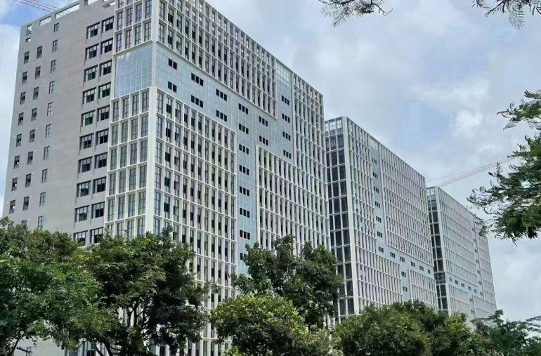 光明主干道全新红本单层3000平方开发商直租可分租