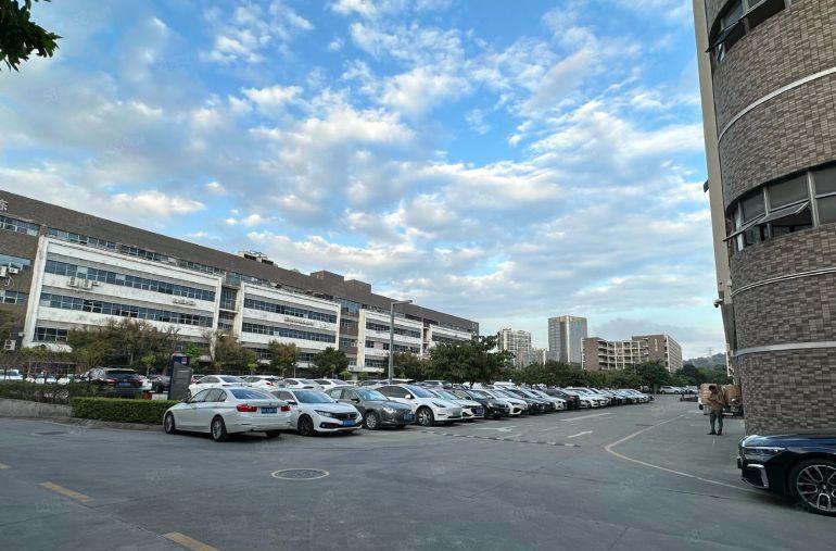 楼村工业区300平起租2250平整层可分租，带装修，办公生产