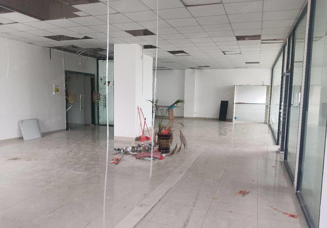 光明区楼村新出新出厂房楼上1200平方现有前台办公室装长方形