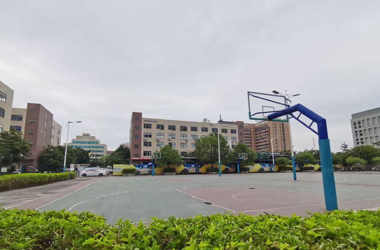 光明李松蓢原房东独院1~4层6000平厂房出租,园区超大空地