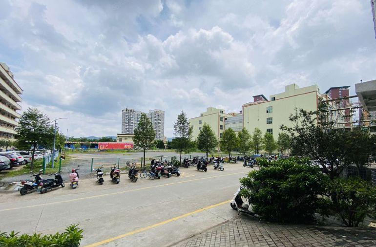 光明区新空出俩栋独门独院共13600平方。原房东大小可分组！