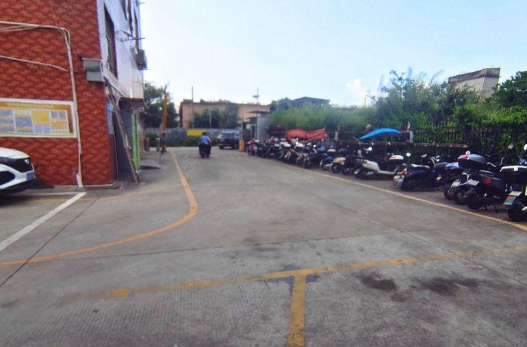 公明楼村实际面积出租306平标准厂房，地铁口高速口低价精装修