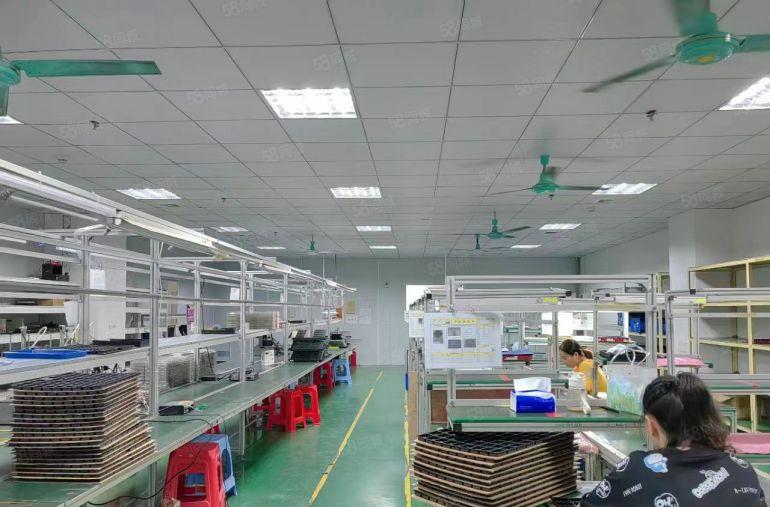 公明楼村地铁出站口300米厂房1500平车间干净明亮，吊好顶