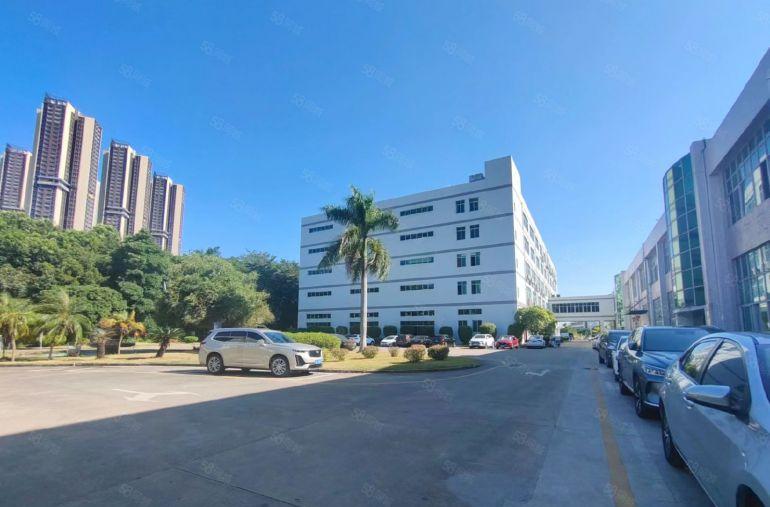 坪山大工业区高速口新出楼上1000平精装修办公室仓库低价出租