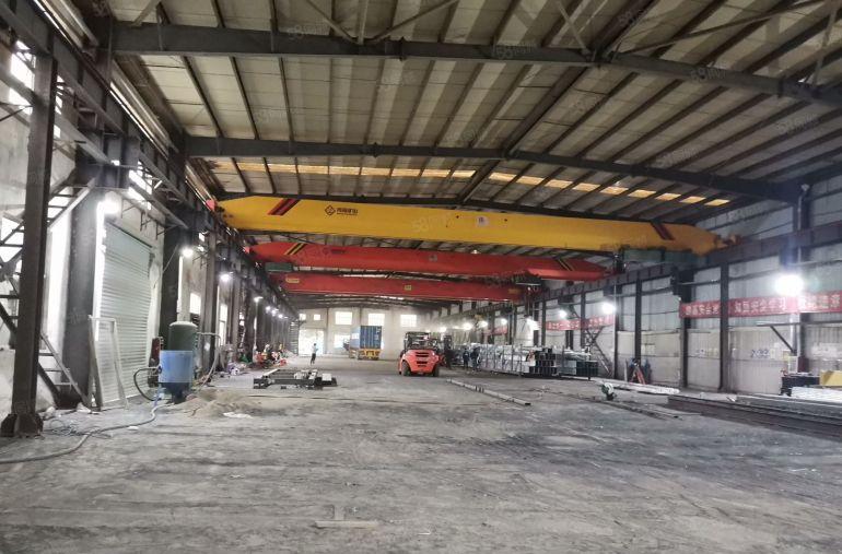 深圳市坪山区3200平米独院带5台行车厂房出租，行车有32吨