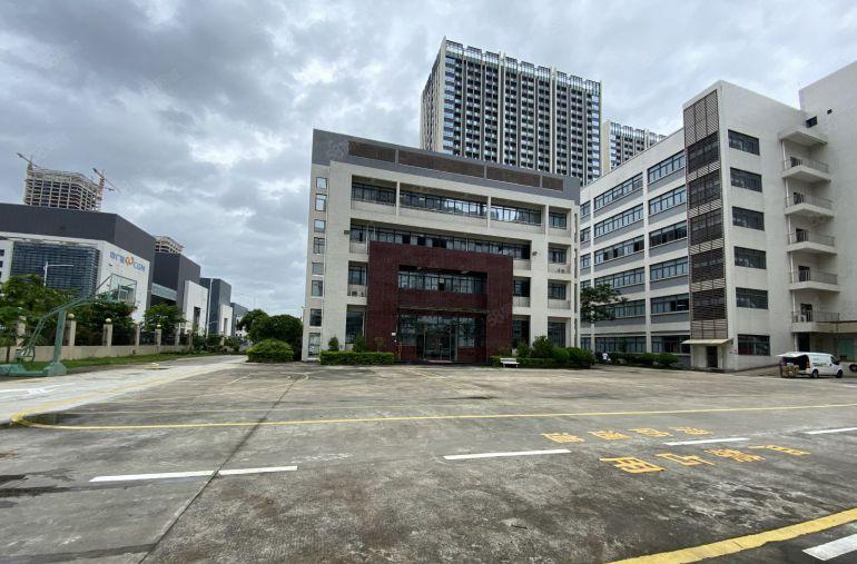 坪山坑梓原房东独院工业园区楼上整层1000平米实际面积出租