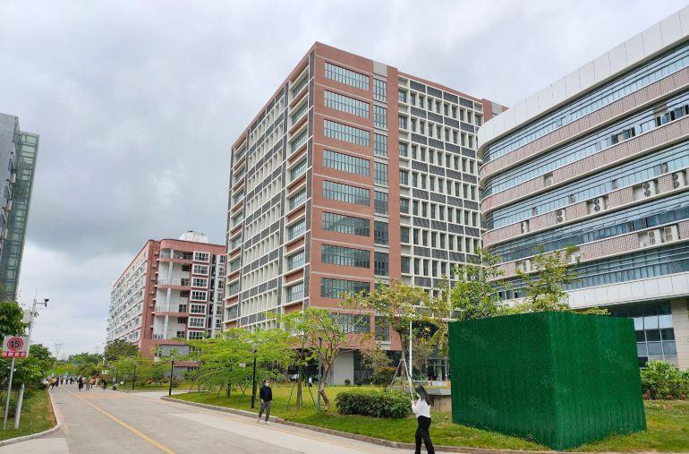 坪山高薪产业园780平方厂房出租红本租赁可分租花园式厂房