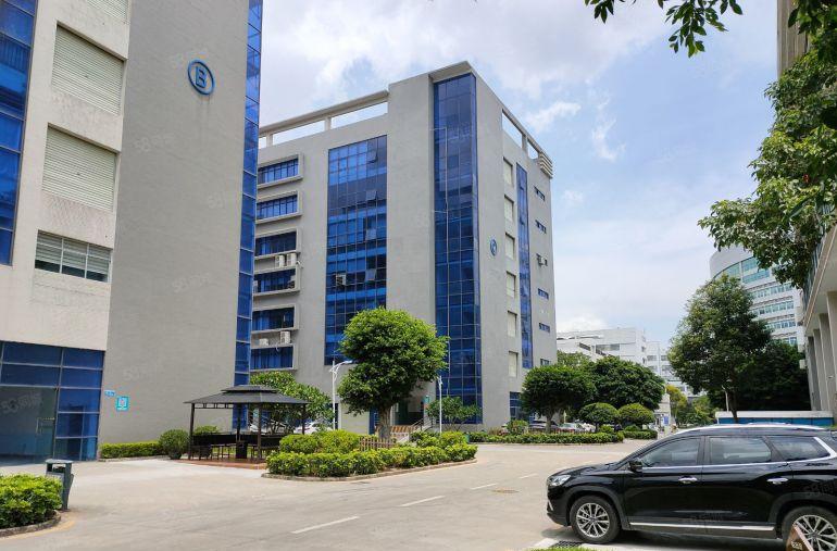 深圳坪山高新区，大型花园式科技园红本厂房2000平米