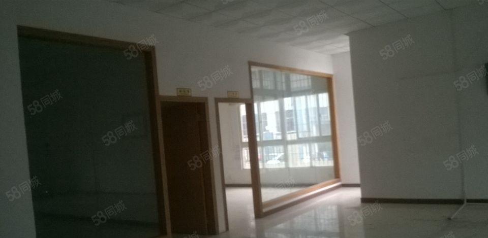 坑梓秀新工业区分租一楼厂房460平米，有现成的两间办公室