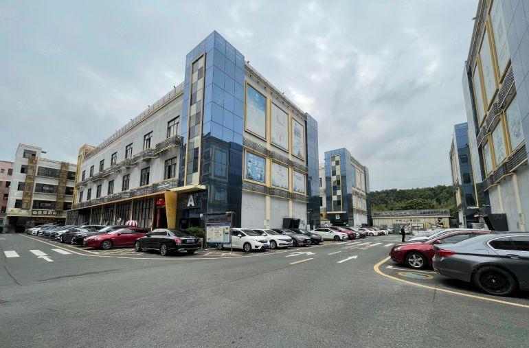 坪山坑梓地铁站旁电商园精装200平带2个隔间办公室出租