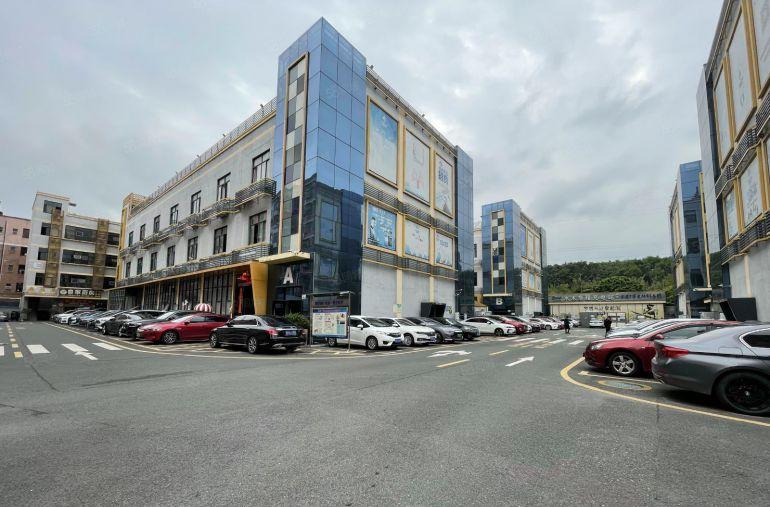 坪山坑梓地铁站旁电商园精装200平带2个隔间办公室出租