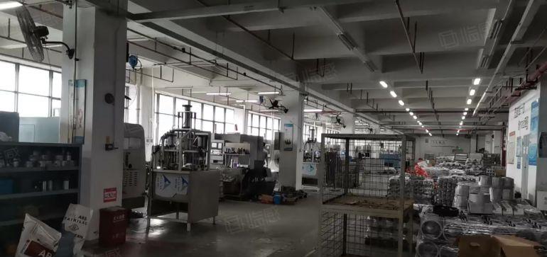深圳市坪山区原房东3楼3500平米，带装修厂房出租，环境好
