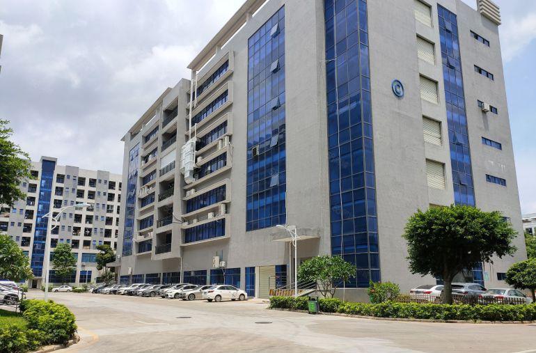 深圳坪山高新区，大型花园式科技园红本厂房2000平米