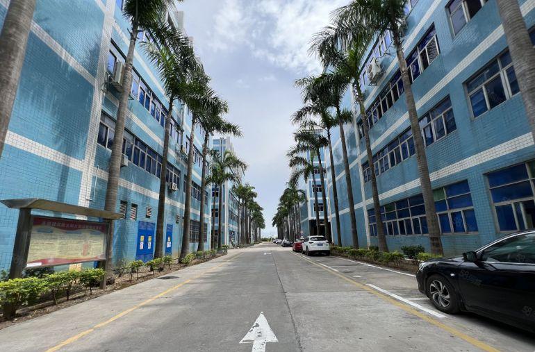 深圳坪山工业园发展商直租二楼厂房1300平方带消防喷淋空地大