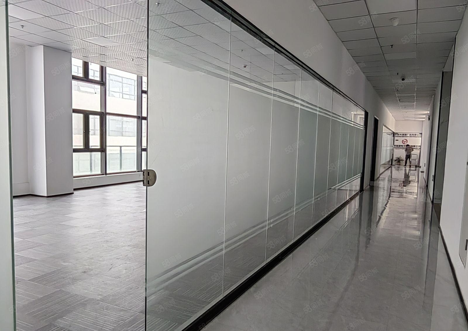 4000元坪山龙田园区8楼150平精装办公室现成地板砖吊顶