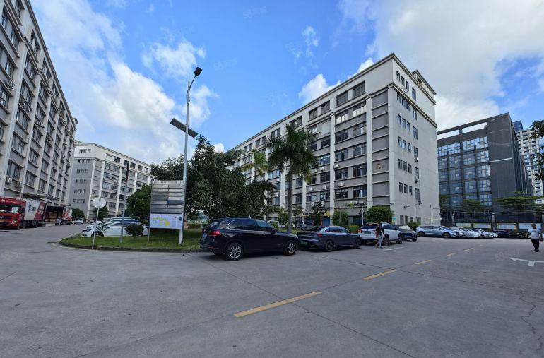 坪山大工业区原房东科技园3楼1000平带装修办公仓库厂房出租