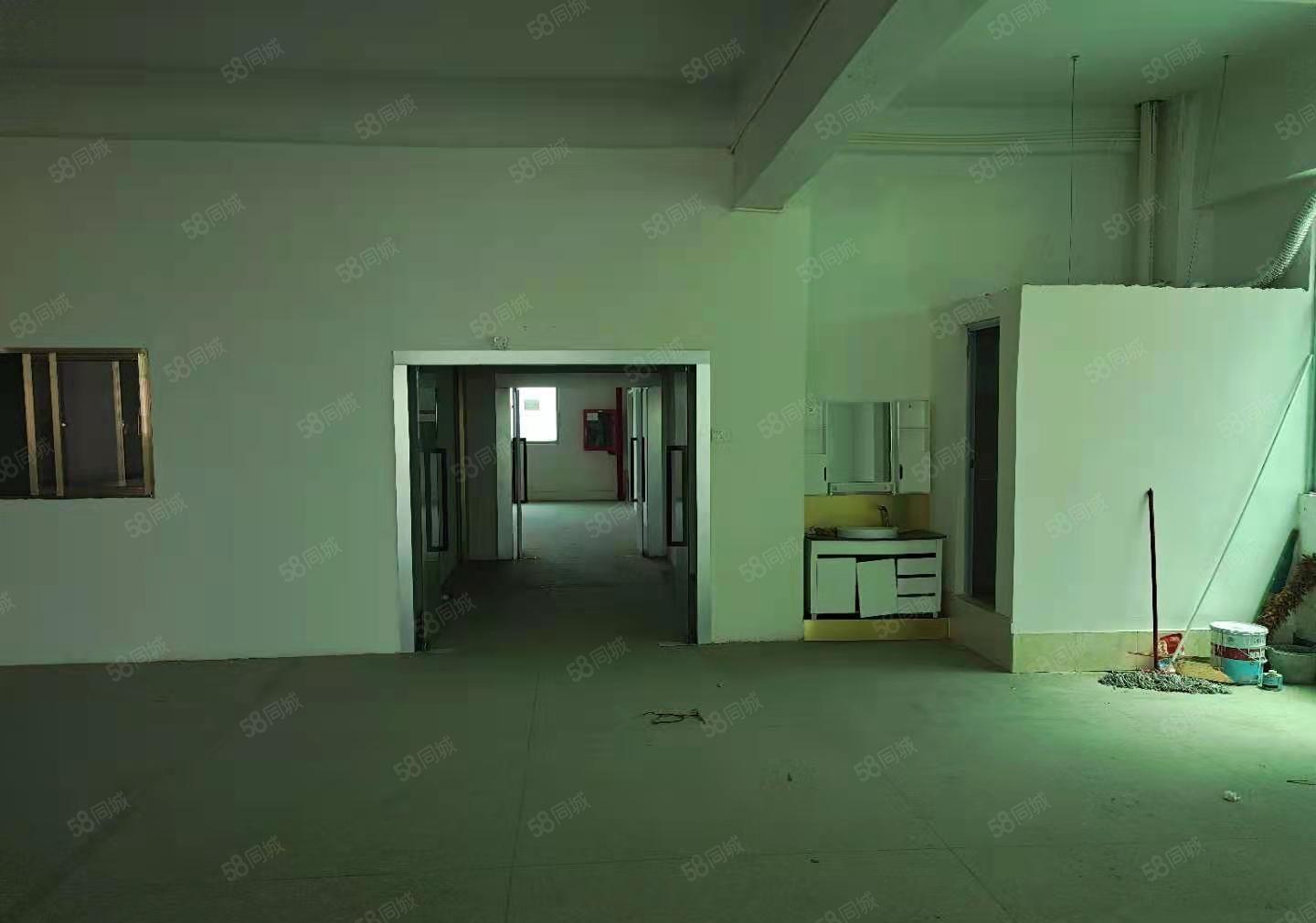 坑梓老坑加油站空出3楼1300平米有装修办公室