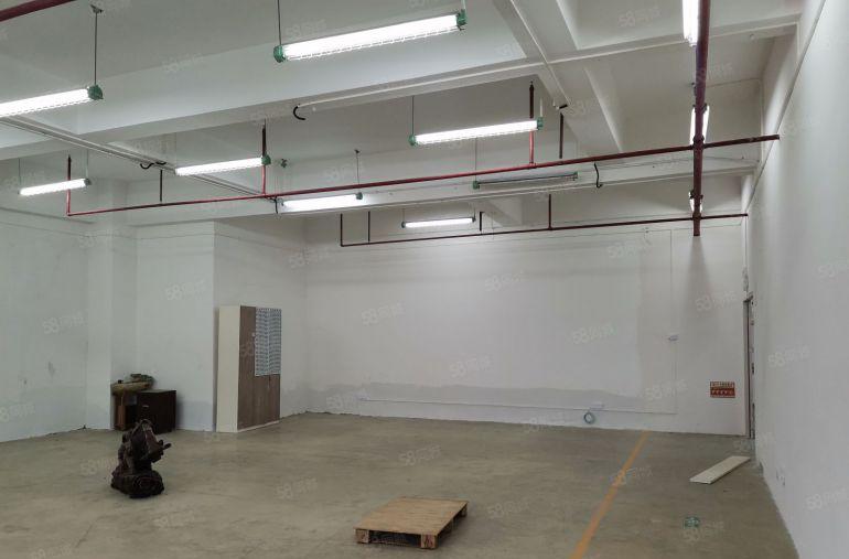 深圳市坪山区带装修500平米红本厂房出租，装修完好，水电齐全