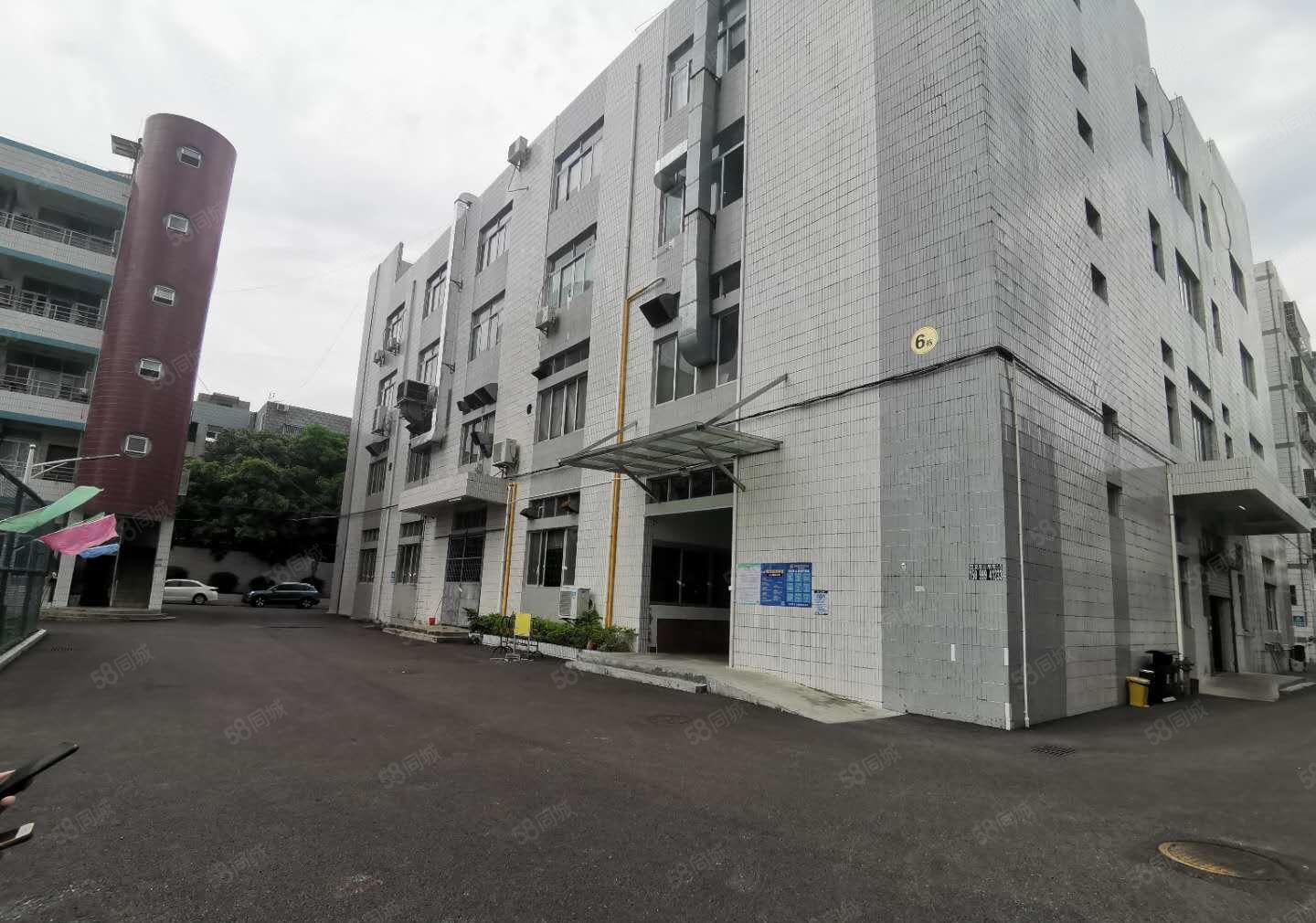 坪山坑梓重工业一楼600平外环高速路口边，距离居民区800米