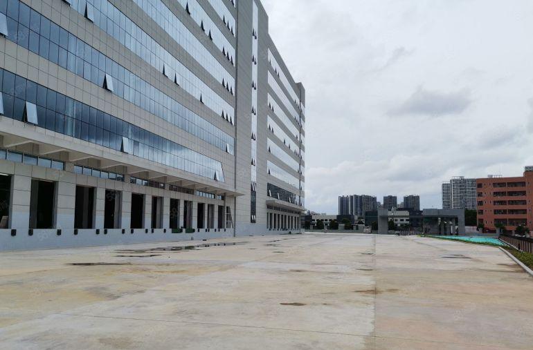 原房东坪山区全新园区160000平方米，厂房出租，可分租