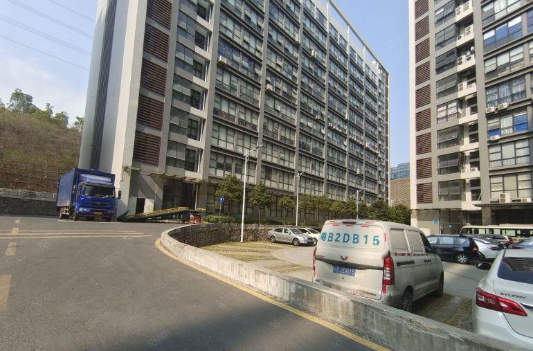 坪山中心地铁站原房东大型科技园1000平方带装修办公厂房出租